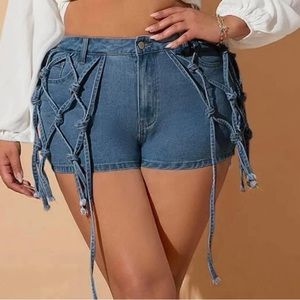 SHEIN Curve High waist knot strap demin shorts